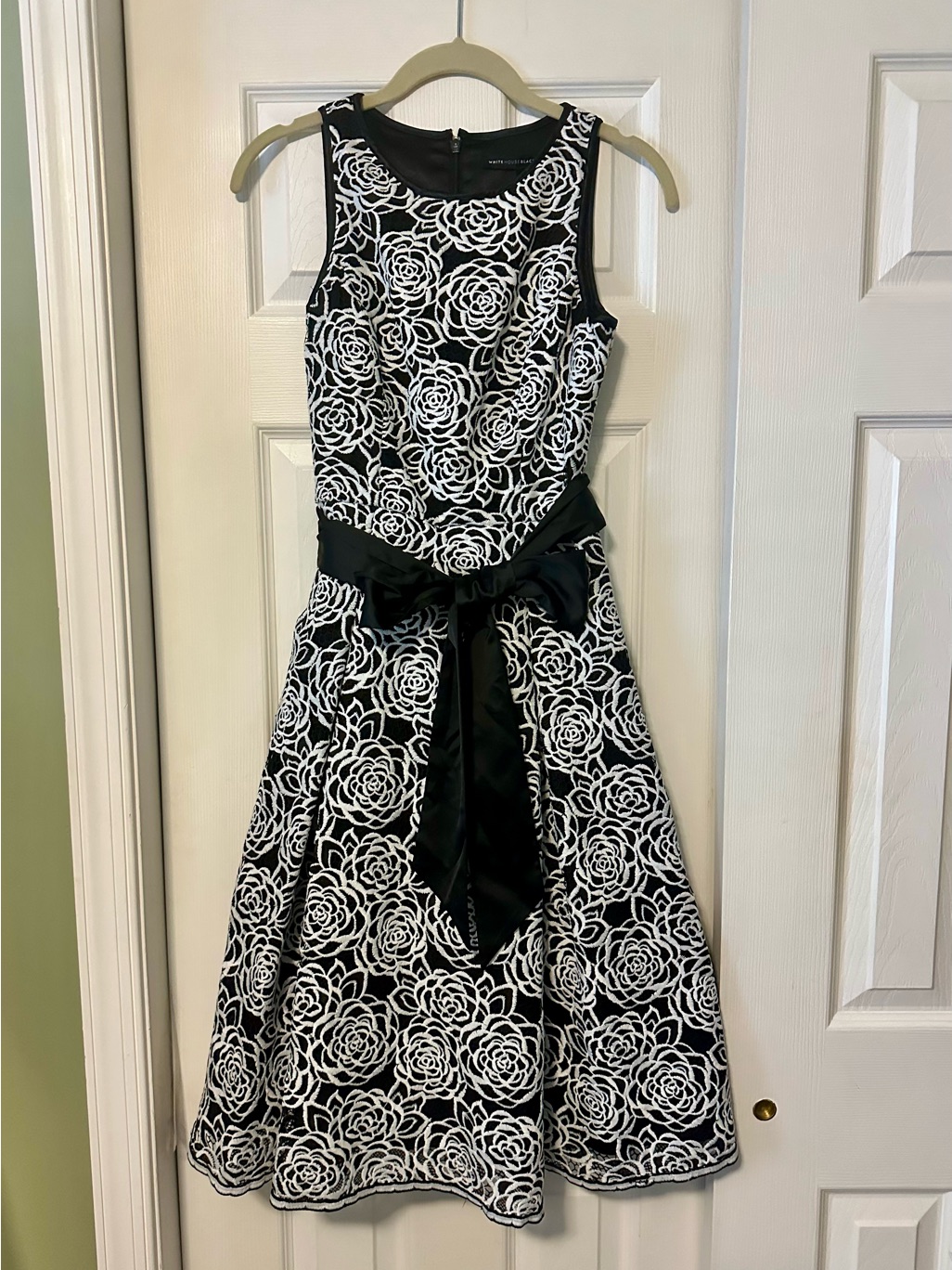 White House Black Market Black And White Floral Dress With Satin Bow Nwt